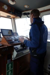 Náš lodní kapitán na cestě na ostrov Disko.