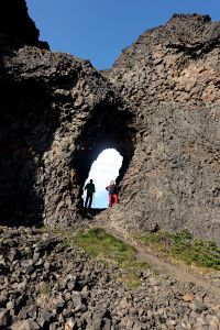 V čedičových vyvřelinách se vytvořily krásné sloupy a skalní mosty