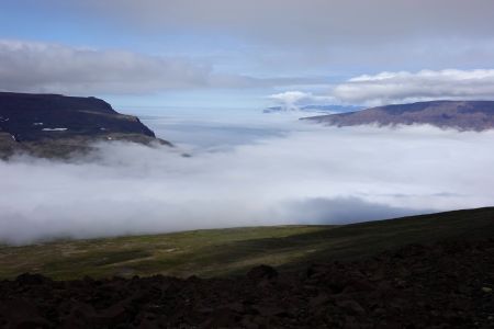 Nakonec jsme se dočkali pěkných pohledů na inverzi nad fjordem Kangerluk.