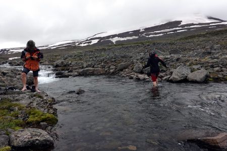 Ve vnitrozemí ostrova jsme se bořili do bezedných mechů a museli jsme překročit několik rozvodněných potoků.