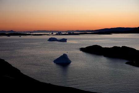 Nádherná noc, vzadu ostrov Disko.