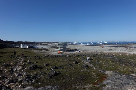 Obcházíme stavbu nového mezinárodního letiště v Ilulissatu.