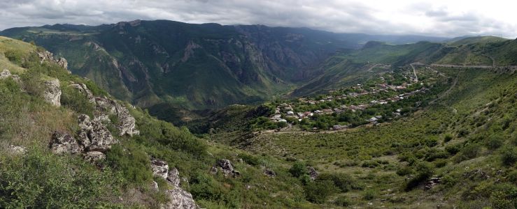 Z nového Halidzoru stoupáme k lanovce.