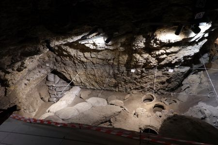 V jeskyni Areni se skladovalo víno už před šesti tisíci lety.