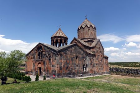 Klášter Hovhannavank leží nad soutěskou Kasakh.