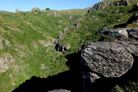 Údolí pod pevností Amberd.