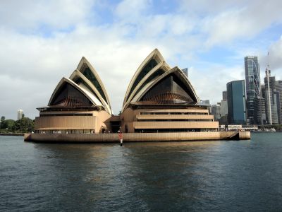 Působivý pohled na slavnou Operu je i z lodi.