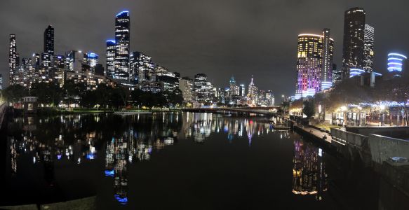 Noční atmosféra u řeky Yarra