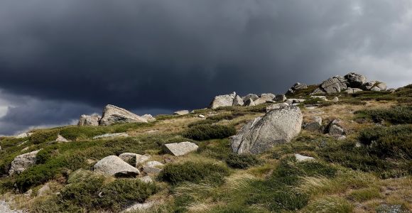 Spěchání před přibližujícími se přeháňkami komplikovalo focení nádherných kontrastů ostrého slunce a temných mraků.