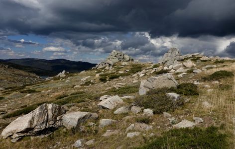 Spěchání před přibližujícími se přeháňkami komplikovalo focení nádherných kontrastů ostrého slunce a temných mraků.