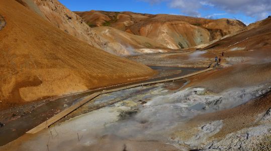 Slunce na Islandu šetřilo svými paprsky, ale v Pohoří čarodějnic čarovalo.