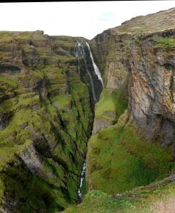 Vodopád Glymur je vysoký 190 metrů a je je nejvyšší na Islandu.
