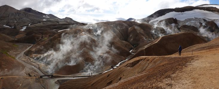 Hveradalir - neskutečně barevné kouřící údolí. 