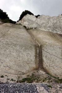 Když naprší, na útesech se vytvoří vodopády.