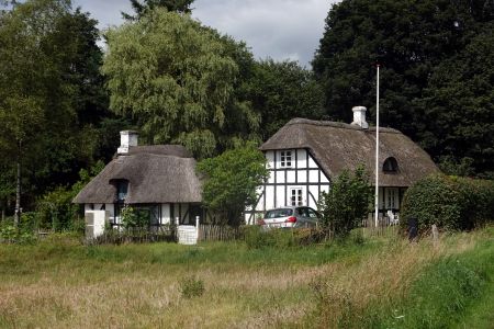 Chalupy s doškovými střechami