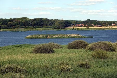 Pohled na jezero Brabrand Sø z jiné rozhledny.