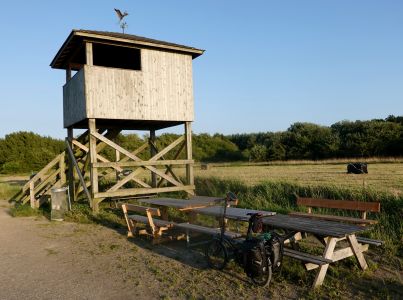Zastavil jsem se u malé rozhledny u jezera Egå Engsø.