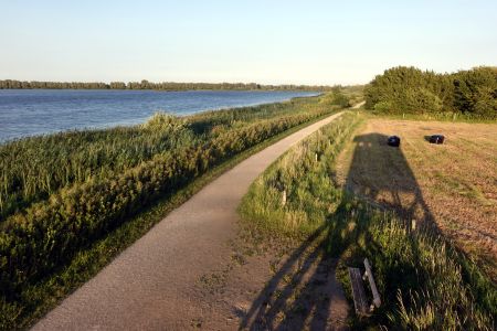 Zastavil jsem se u malé rozhledny u jezera Egå Engsø.