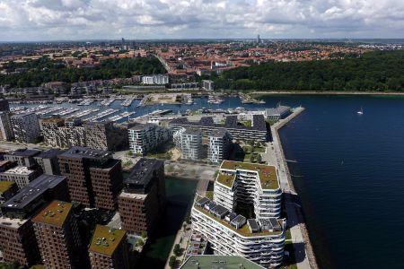 Pohled na Aarhus z výšky 142 metrů.