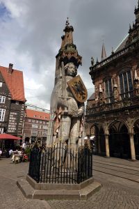 Socha vojevůdce Rolanda symbolizuje svobodu a obchodní práva Brém.