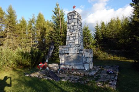 Památník leteckého neštěstí z války.