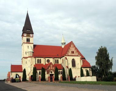 V malé vesničce Ligota Bialska je překvapivě velký kostel - Kościół parafialny pw. św. Stanisława Męczennika.  