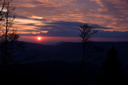 Počasí se už vylepšuje - východ slunce na Szyndzielnii.
