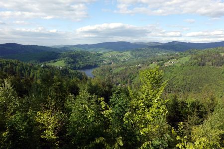 Pohled na Jezioro Czerniańskie - v něm spojují své vody Biała a Czarna Wisełka a tvoří Wislu.