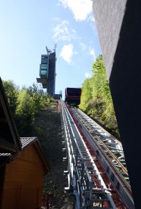 Lanovka na skokanský můstek Adama Malysze ve Wisle.