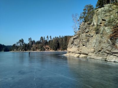 Romantické žulové břehy