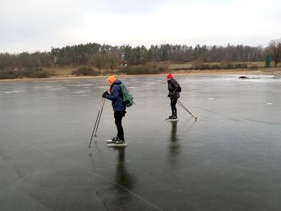 Ráno je bruslení na Velké Kuši bezvadné, ale chybí slunce.