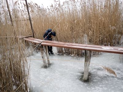 Nesjízdná místa obcházíme rákosím.