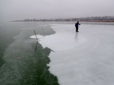 Hranice bílého a černého ledu