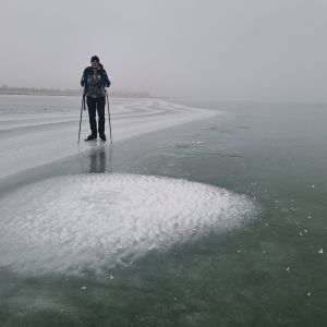 Začínáme po krásném černém ledu.