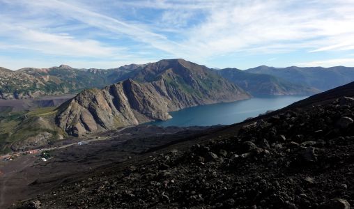 Rychle jsme nabírali výšku, objevují se pohledy na Laguna del Laja.
