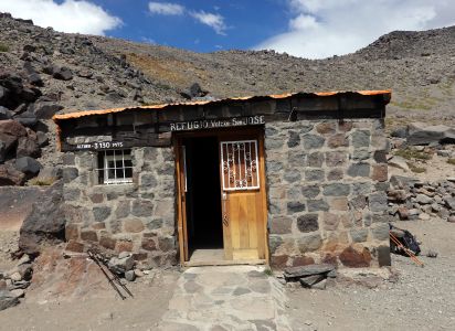 Refugio Volcán San José je ve výšce 3200 m.