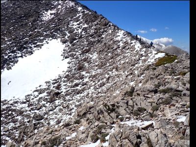 Sníh se na jižním svahu objevil už v 1500 m