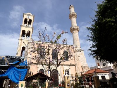 Kostel sv. Mikuláše přestavěný za Osmanské říše na mešitu je ve správě ortodoxní církve.