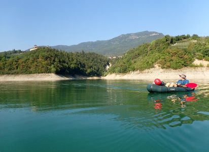 Lago di Santa Giustina a hrad Cles