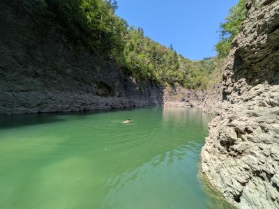 Koupačka mezi kaňony Fiordo del Novella
