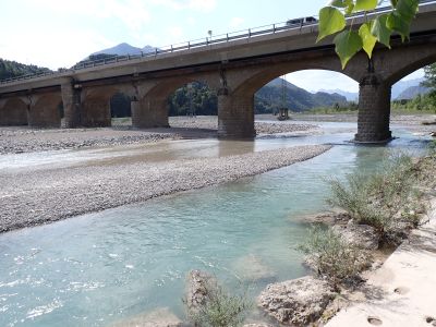 Tagliamento - víc vody bylo v Tolmezzu u pravého břehu