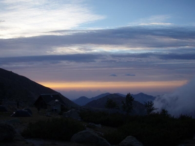 Refuge de Pietra Piana rano - ten mrak se mi nelibi