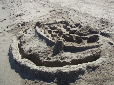 ...a piskovy hrad - jak jinak :-)  ... Konec